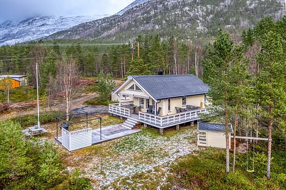 SOLGT - SKAL DU SELGE FRITIDSEIENDOM? KONTAKT MEGLER - Fritidsbolig fra 2009 beliggende i naturskjønne omgivelser