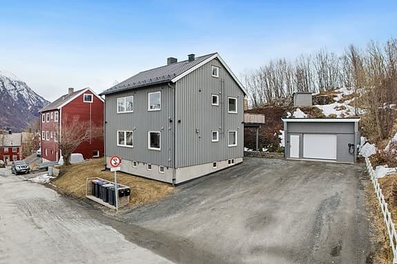 SOLGT - KONTAKT MEGLER DERSOM DU SKAL SELGE BOLIG - Velholdt tomannsbolig på Framnes