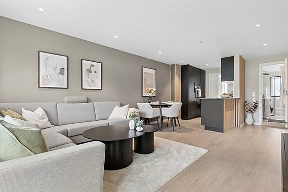 Lekker & påkostet 2-roms med balkong, moderne kjøkken fra 2018/25, stilrent bad fra 2025 & attraktiv beliggenhet