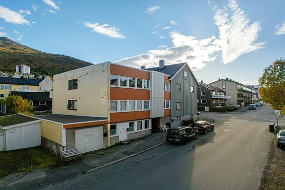 Eiendom med 3 boenheter og næringsdel med kontor/lager/garasje sentralt på Oscarsborg -VISNING MANDAG 24/11 ETTER AVTALE